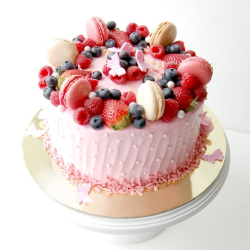 cake-with-macaron