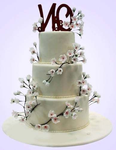 07-svadebnyj-tort-s-inicialami