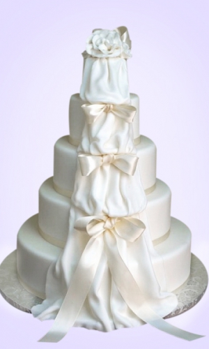 12-svadebnyj-tort-s-bantami