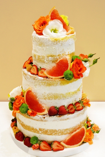 19-yagodnyj-svadebnyj-tort