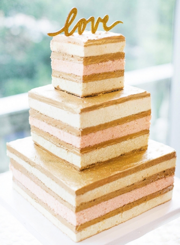 20-yagodnyj-svadebnyj-tort
