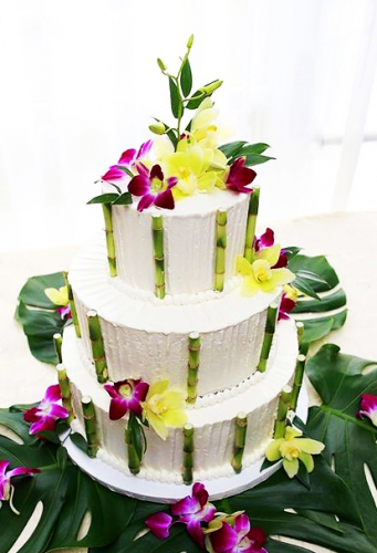 23-svadebnyj-tort-s-cvetami