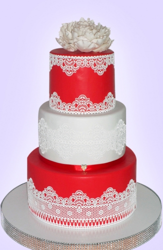 27-svadebnyj-tort-s-kruzhevami